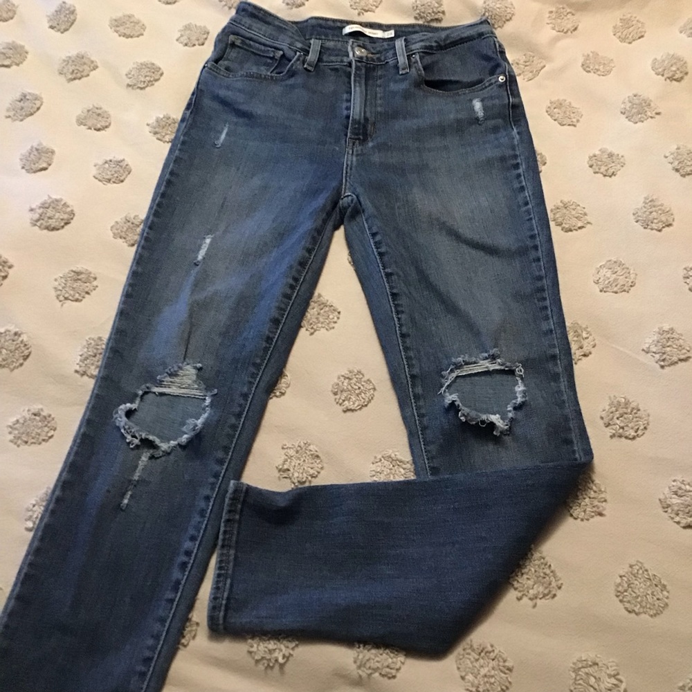 Levi’s 721 High Rise Skinny Jeans. Size 28 Distressed